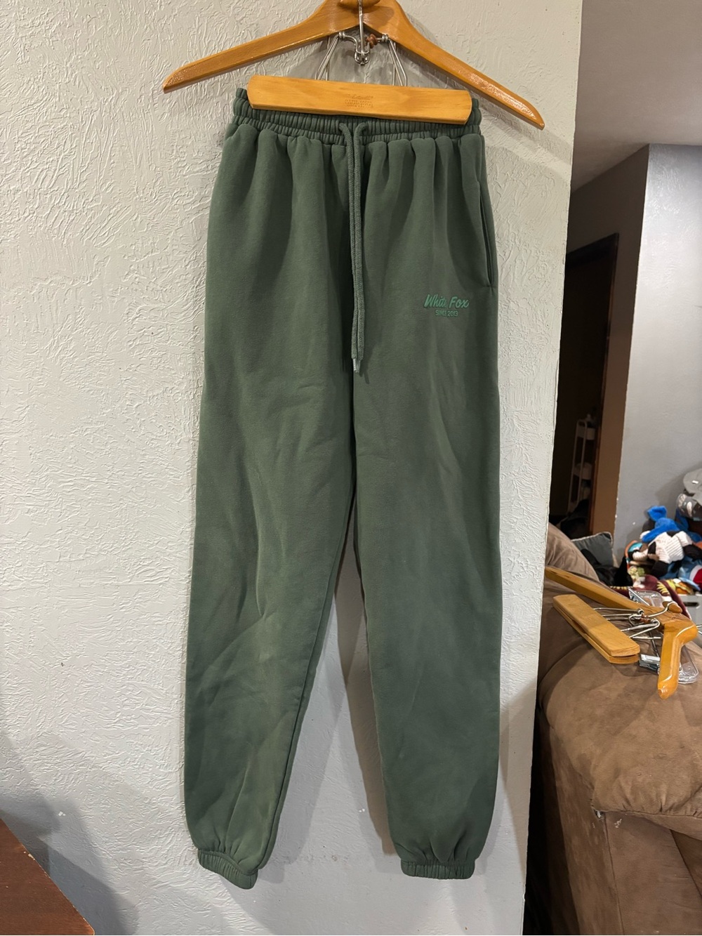 White Fox Boutique Cotton Fleece Offstage Sweatpants in Olive Green size XXS